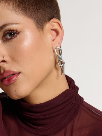 BRINCOS COBRA DIFERENTE CHAMATIVO FESTA ELEGANTE PRATA